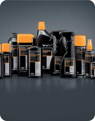 یک بطری روغن ماشین مشکی